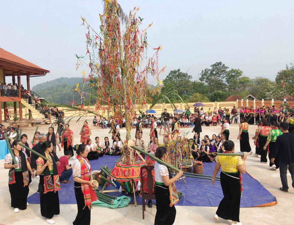 VĂN HÓA NGƯỜI MÔNG Ở TÂY BẮC