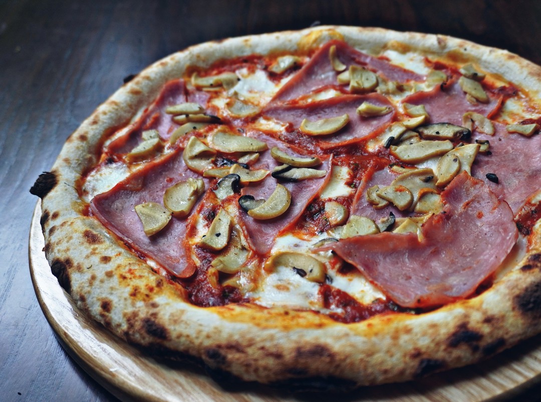 Món pizza điển hình ở Italy tại nhà hàng của Feder. Ảnh: Pasta Fresca.