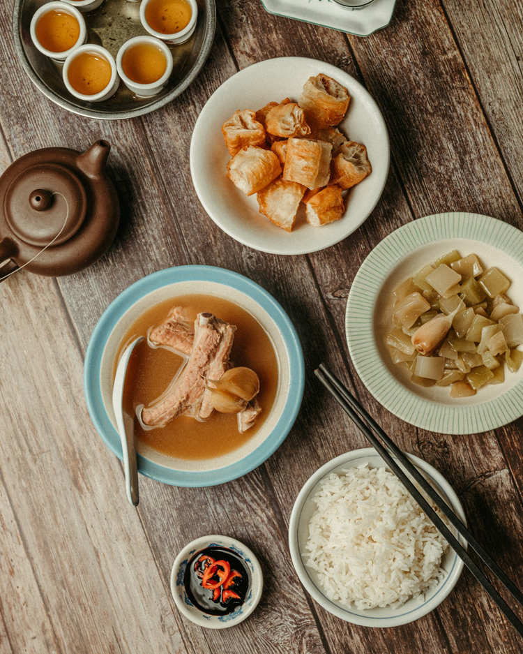 Thịt heo hầm trà xanh - món ngon nhớ lâu khi rời Singapore