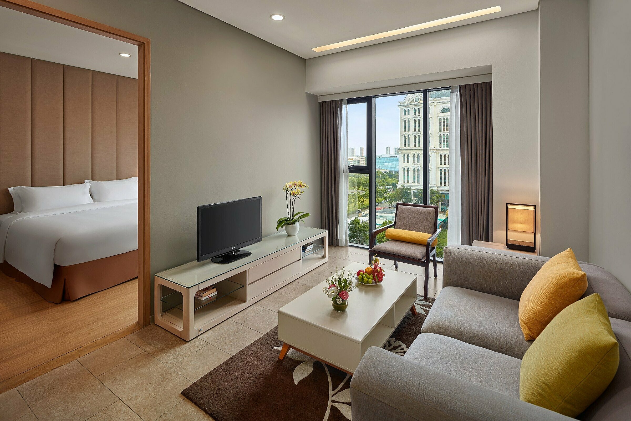 Khu vực phòng khách trong căn phòng cho thuê. Ảnh: Novotel