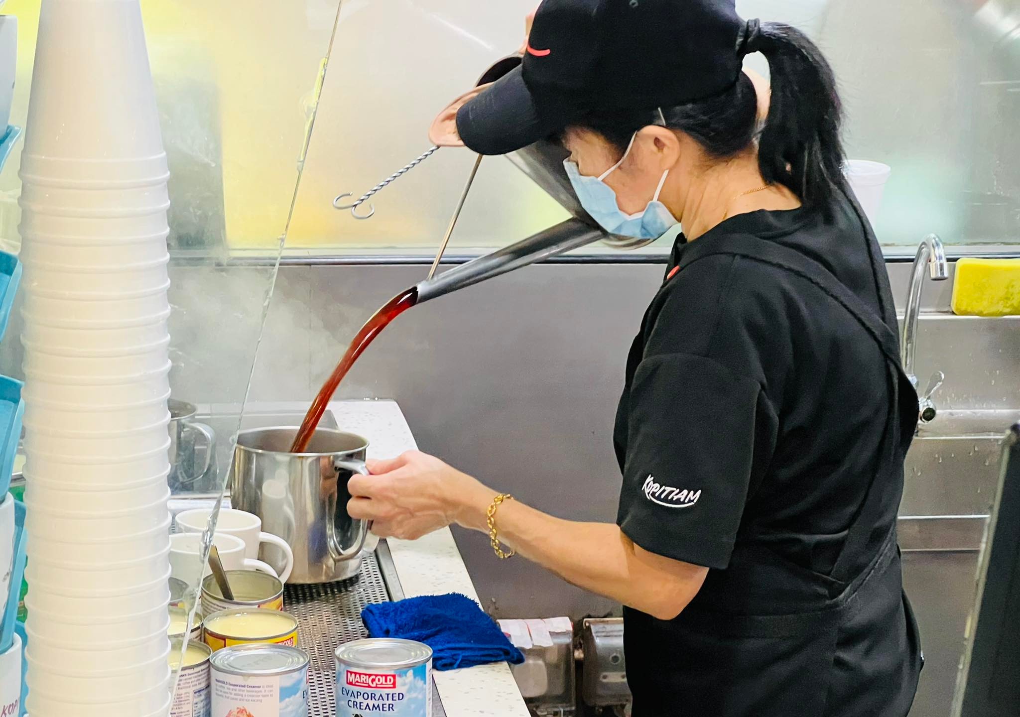 Cà phê sữa của người Singapore gọi là kopi, ngọt hơn cà phê Việt rất nhiều, Ảnh: Trung Nghĩa