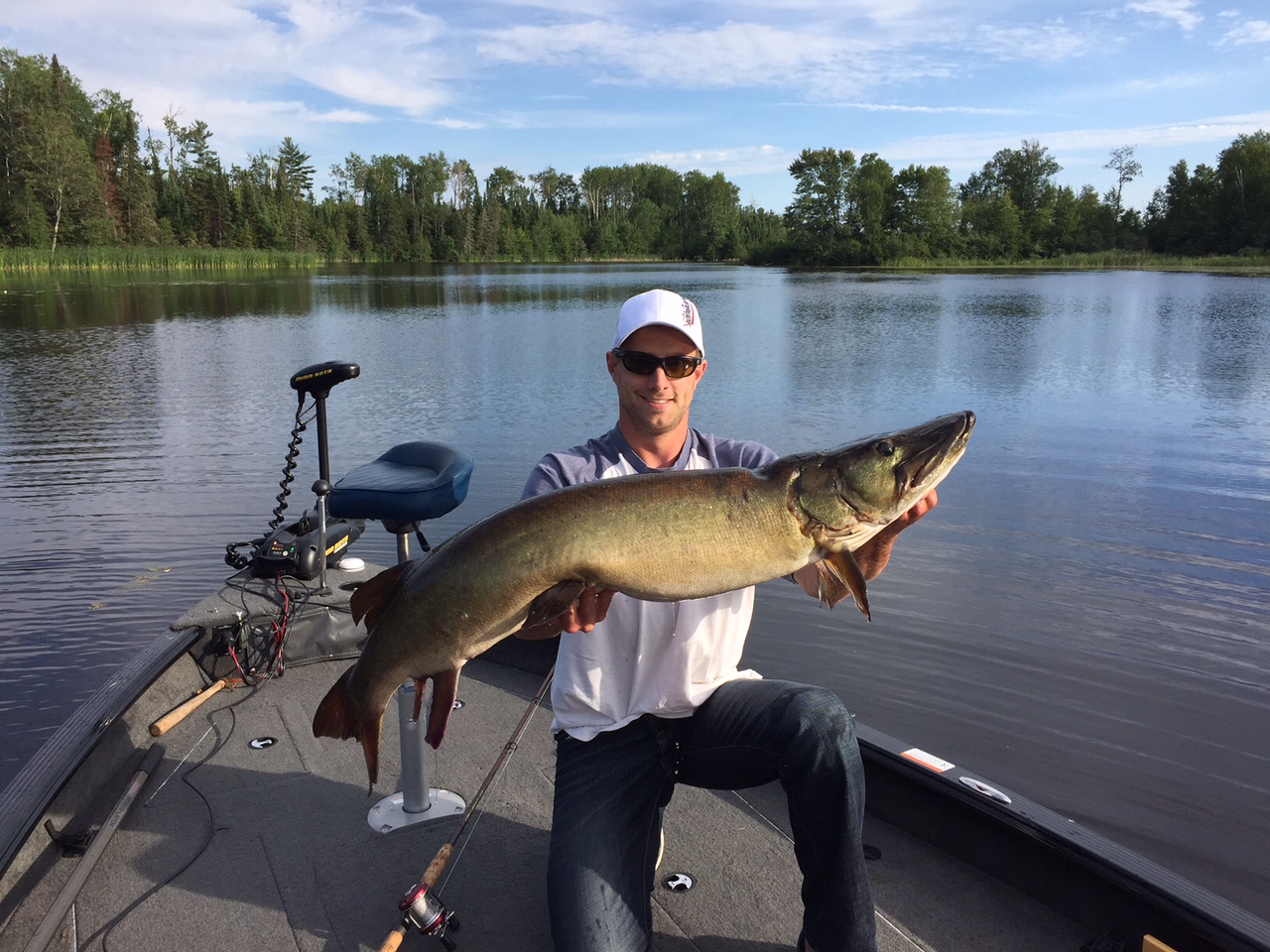 Du khách câu cá trên hồ. Ảnh: Chippewa Flowage