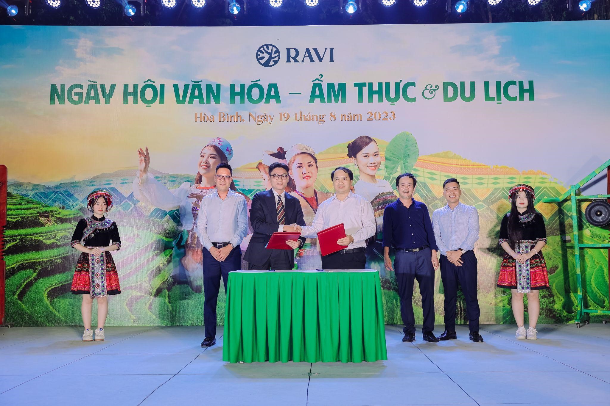 Sự kiện đánh dấu cột mốc hợp tác mới giữa RAVI và tỉnh Hòa Bình. Ảnh: Ravi