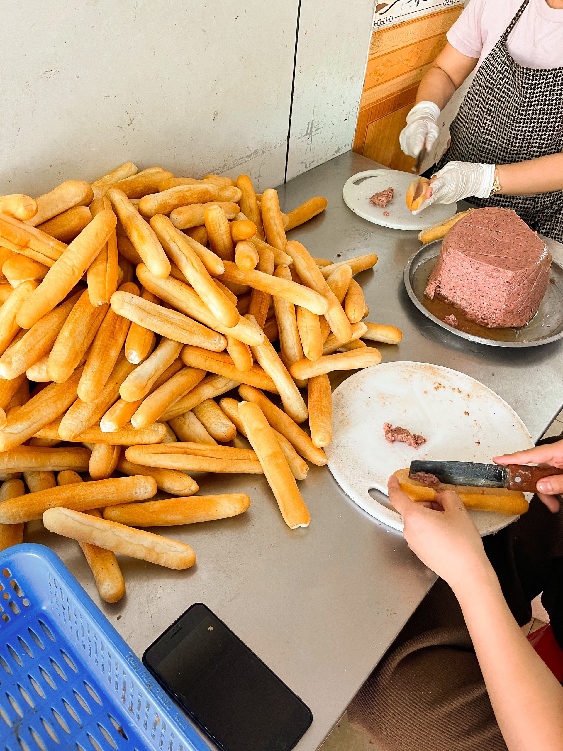 Bánh mì cay Hải Phòng. Ảnh: Sơn Tùng