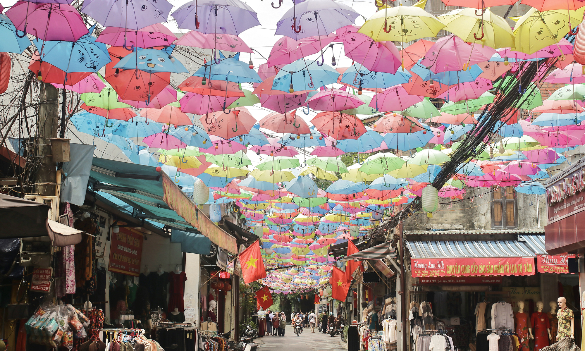 Làng lụa Vạn Phúc, Hà Đông nơi phu nhân hai Thủ tướng Việt Nam - Singapore ghé thăm.