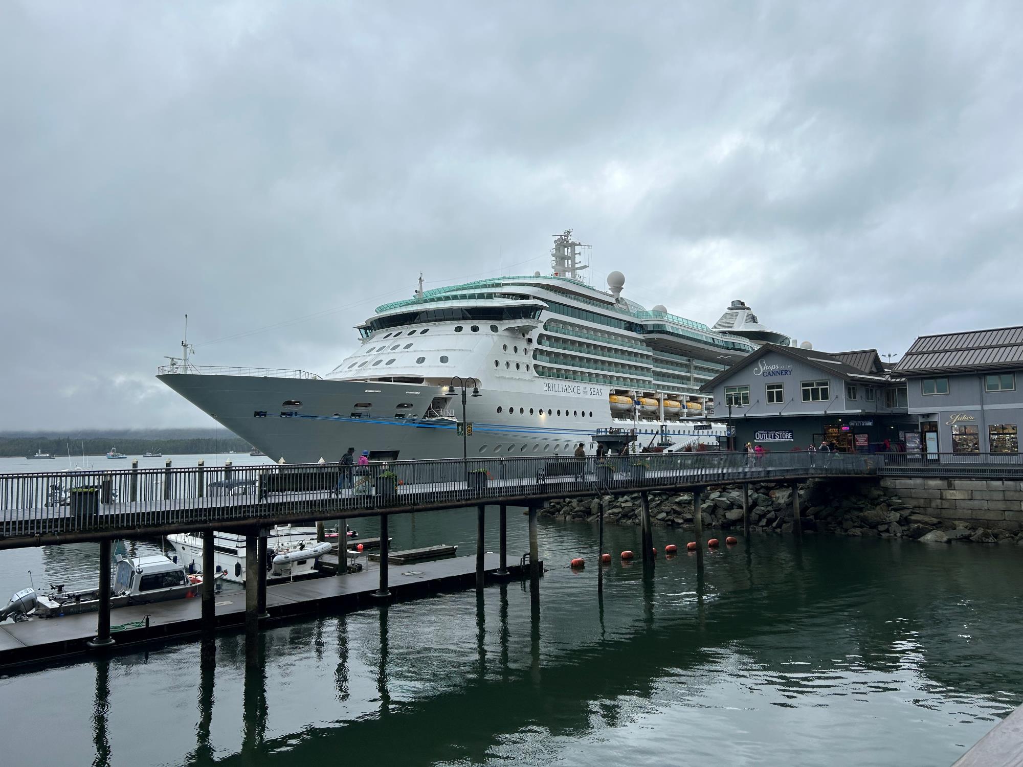 Tàu Brilliance of the Seas.