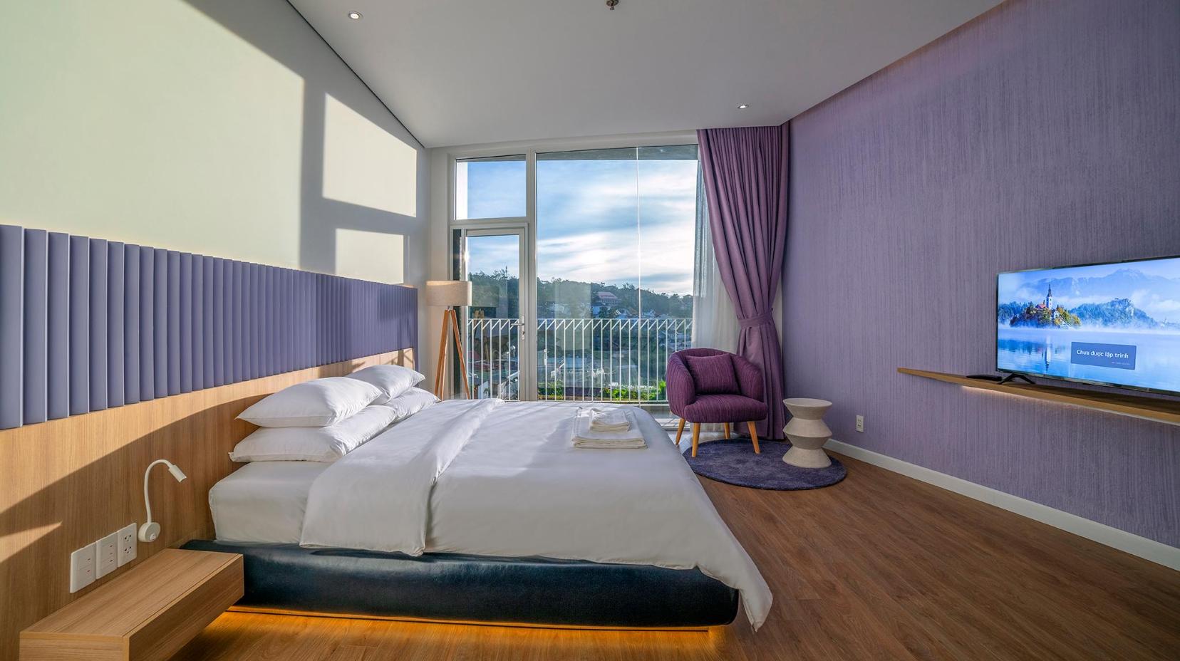 Deluxe Double Room with Balcony and Mountain view - Bed