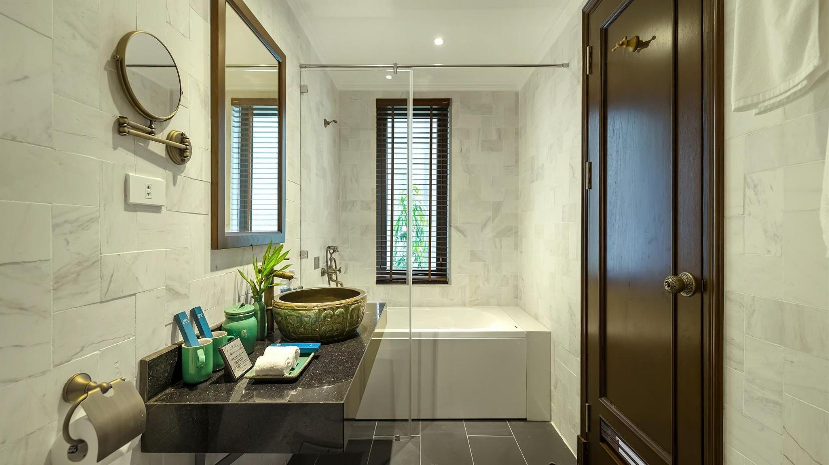 Suite Balcony - Bathroom