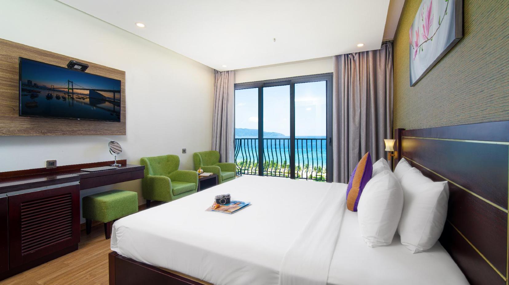 Sea View Room - King Bed - Bed