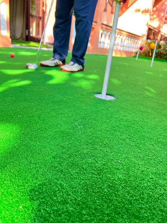 Mini golf course