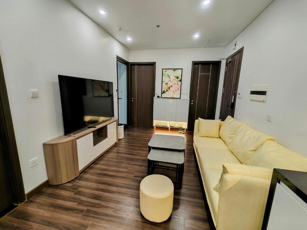 Shared lounge/TV area