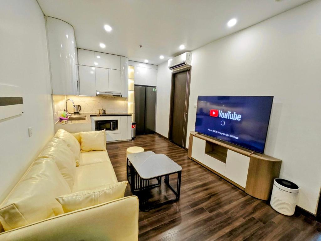 Shared lounge/TV area