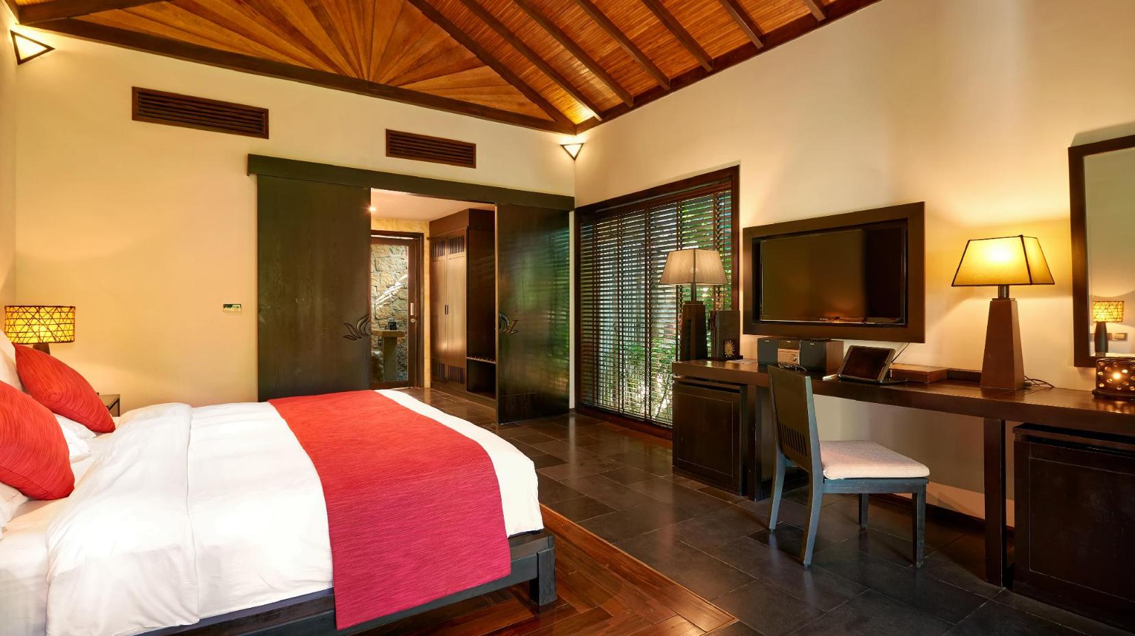 Deluxe King Villa Garden View - Guestroom