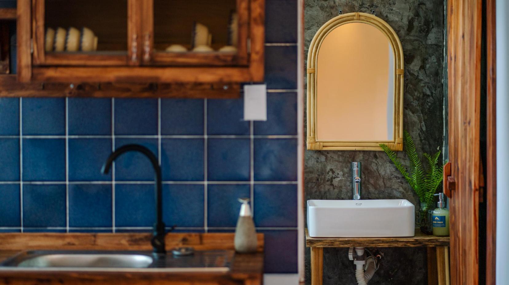 One-Bedroom Garden View Apartment - Bathroom