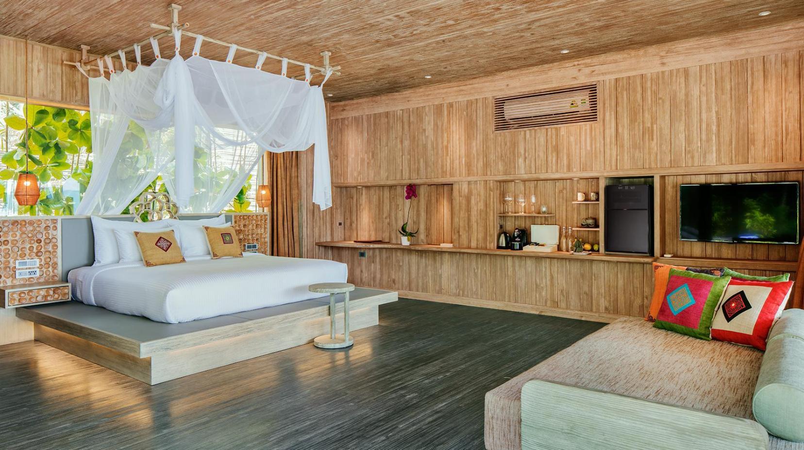 Beachfront Pool Villa - Bed