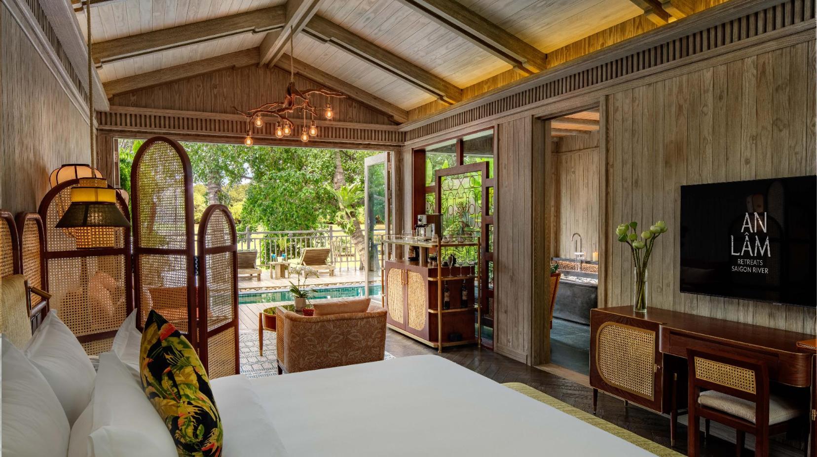 Riverfront Pool Villa - Bed