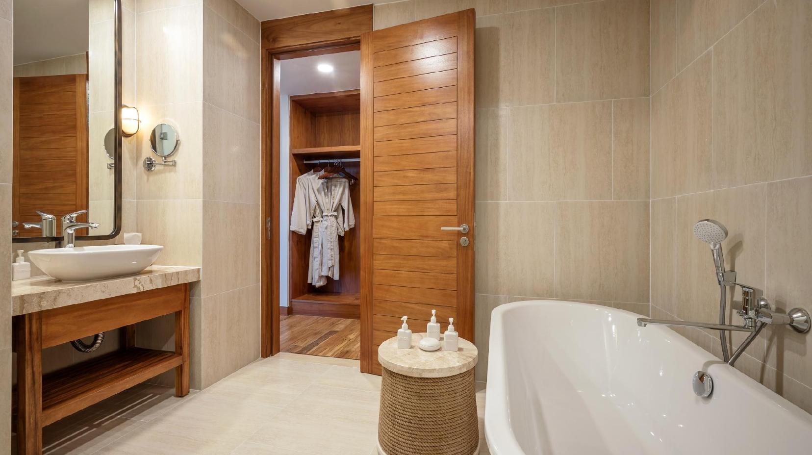 Presidential Suite - Bathroom