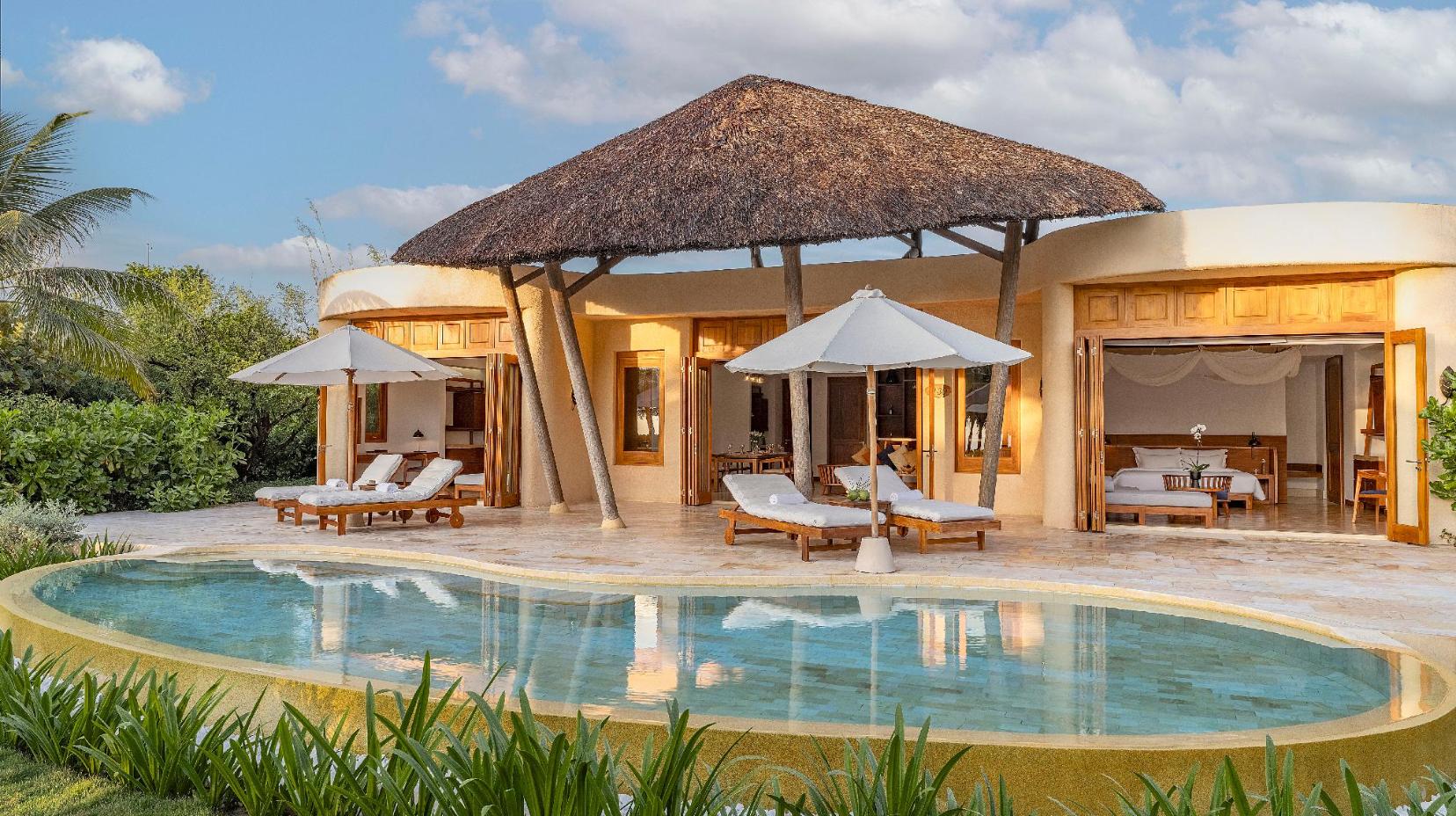 4-Bedroom Beachfront Pool Villa - Private pool