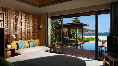 Beachfront Pool Villa - Bed