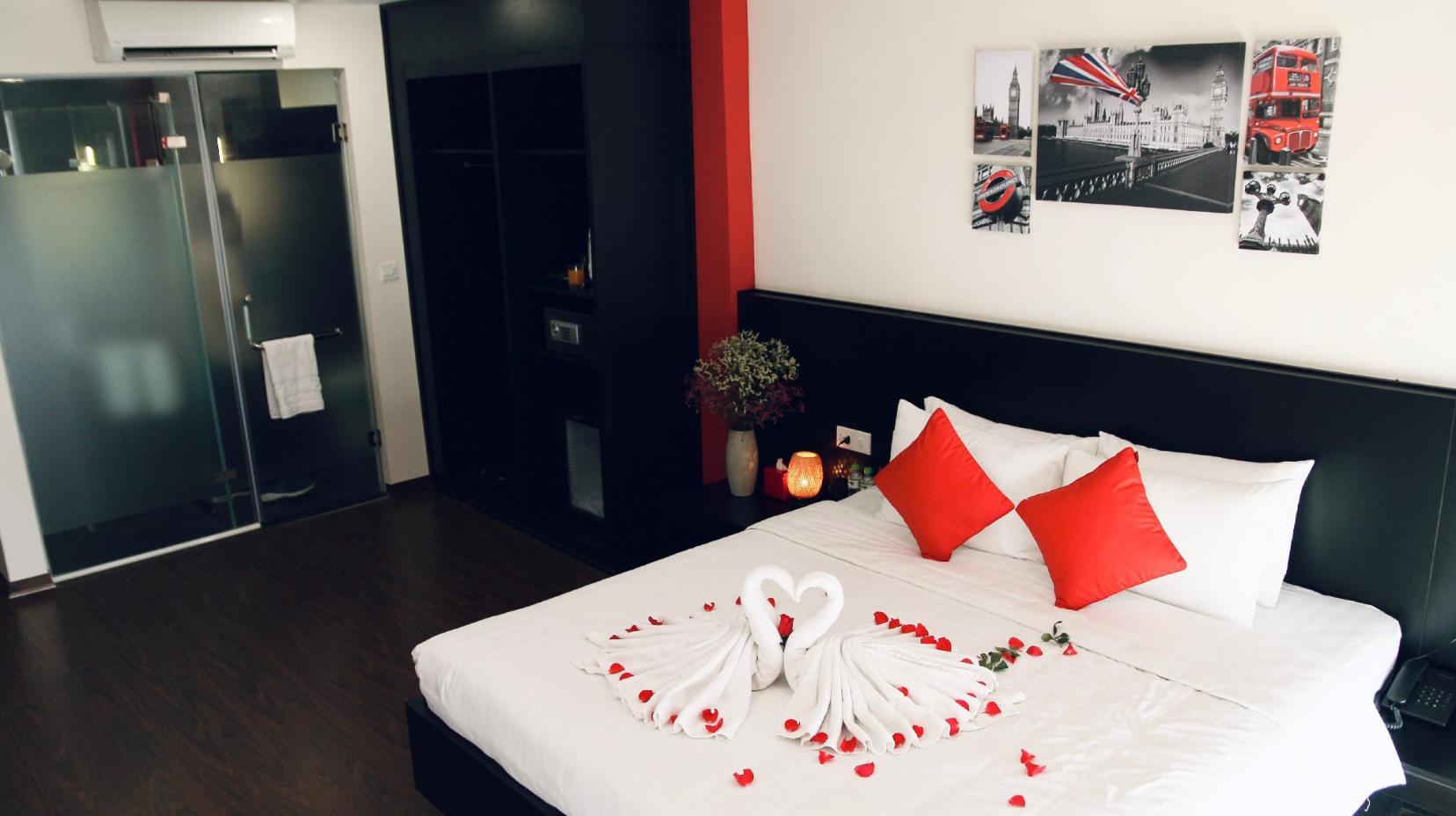 Deluxe Double Room with Balcony - Bed