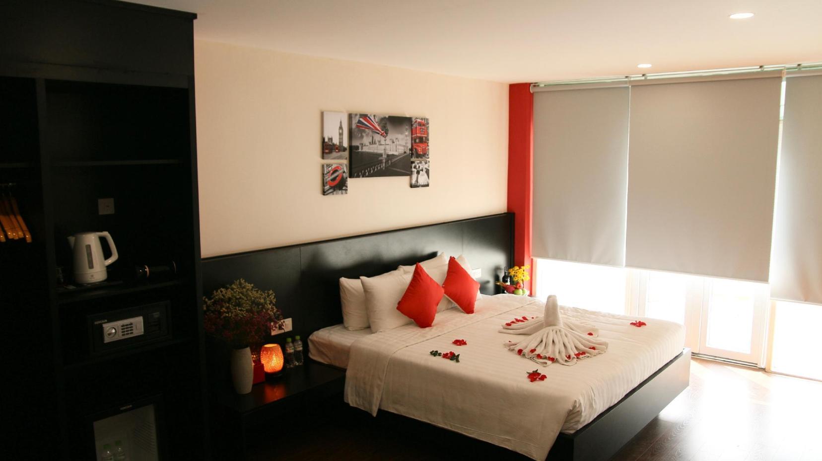 Deluxe Double Room with Balcony - Bed