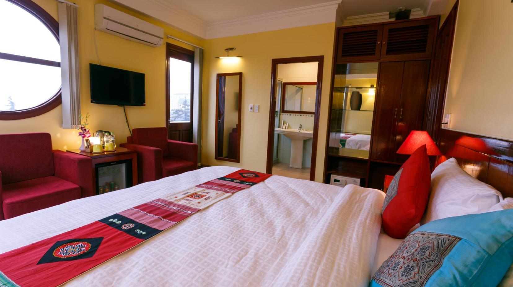 Deluxe Double or Twin Room with Balcony - Bedroom