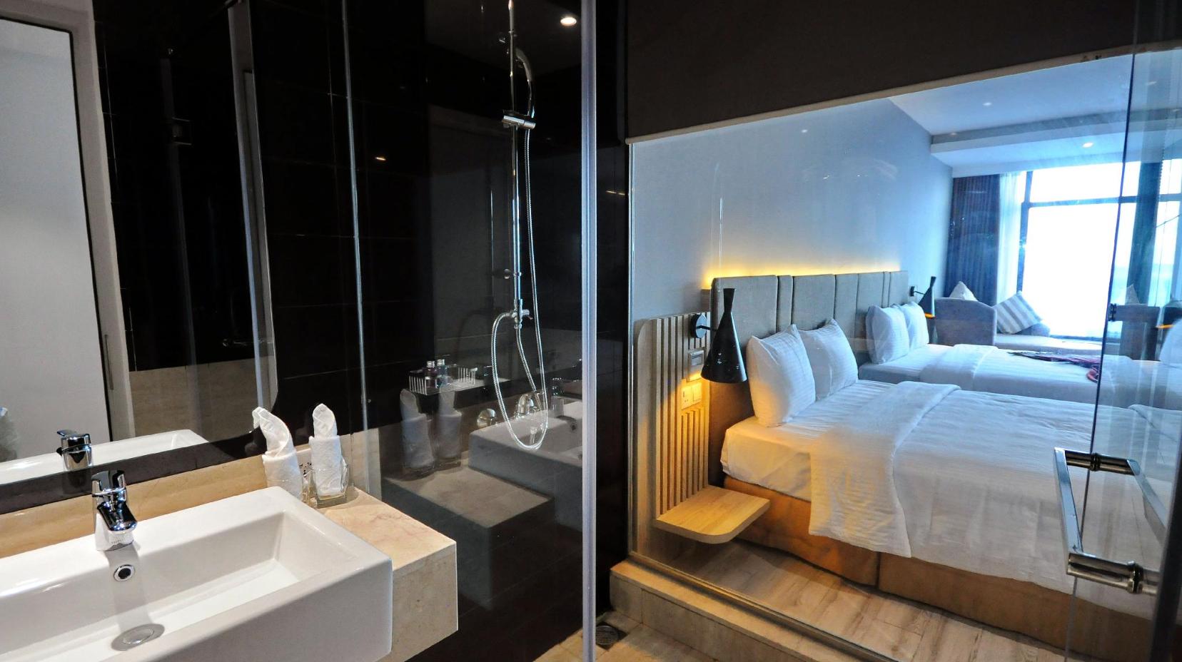 Double King Deluxe - Bathroom