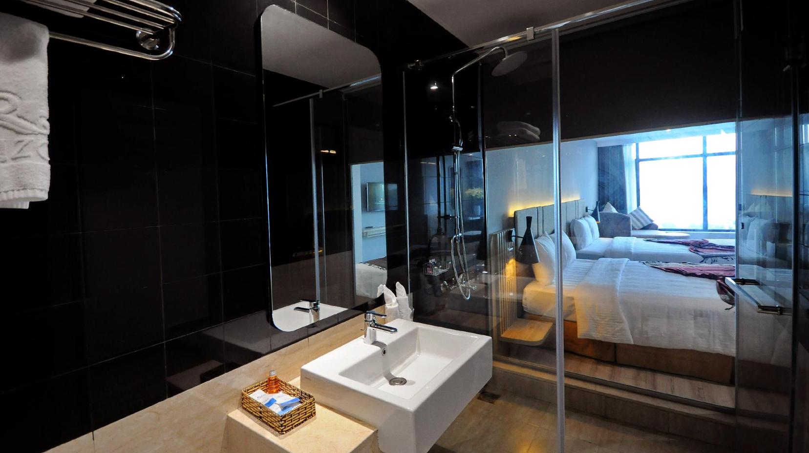 Double King Deluxe - Bathroom