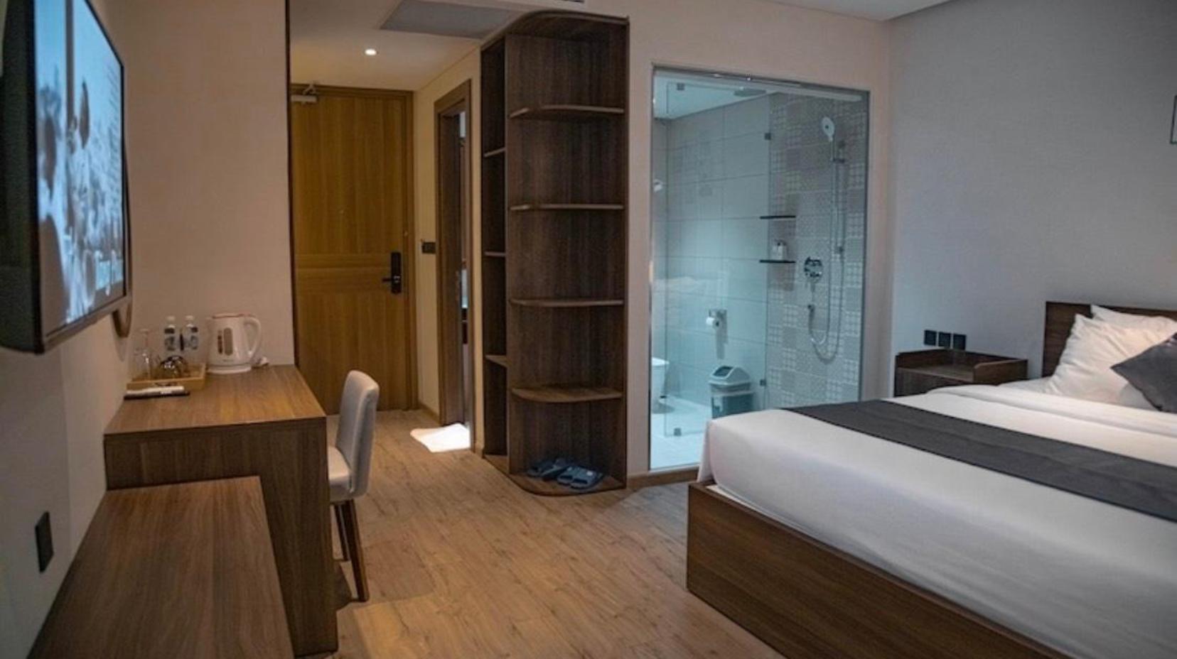 Superior Suite with Balcony - Bathroom