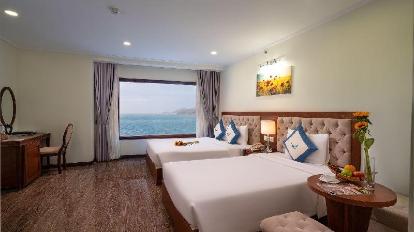 Senior Deluxe Sea View With Balcony - Bedroom