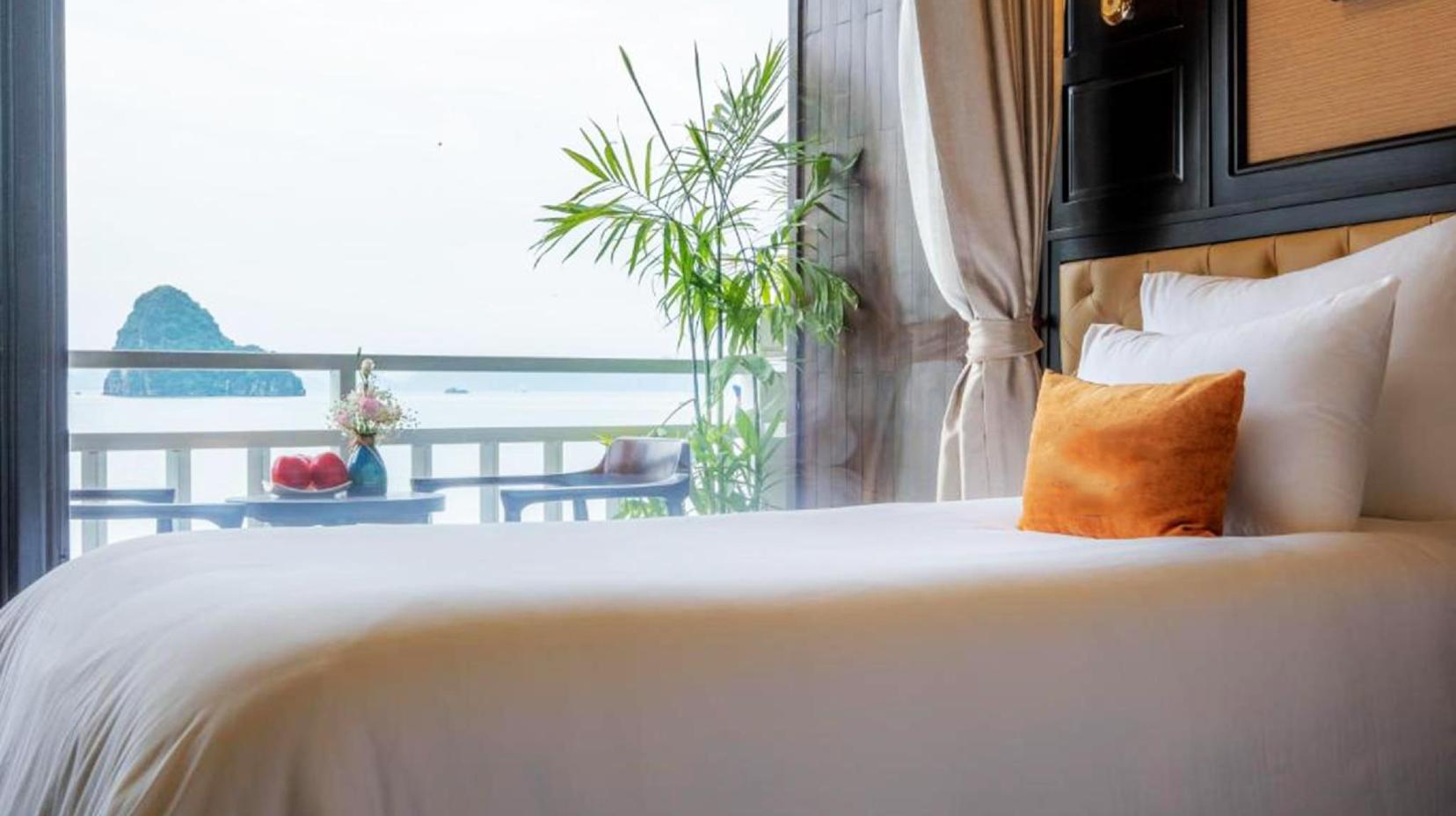 Deluxe Room with Sea View and Balcony - View