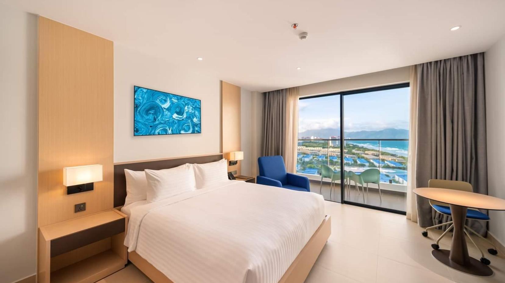 Sea View King Room - Bed