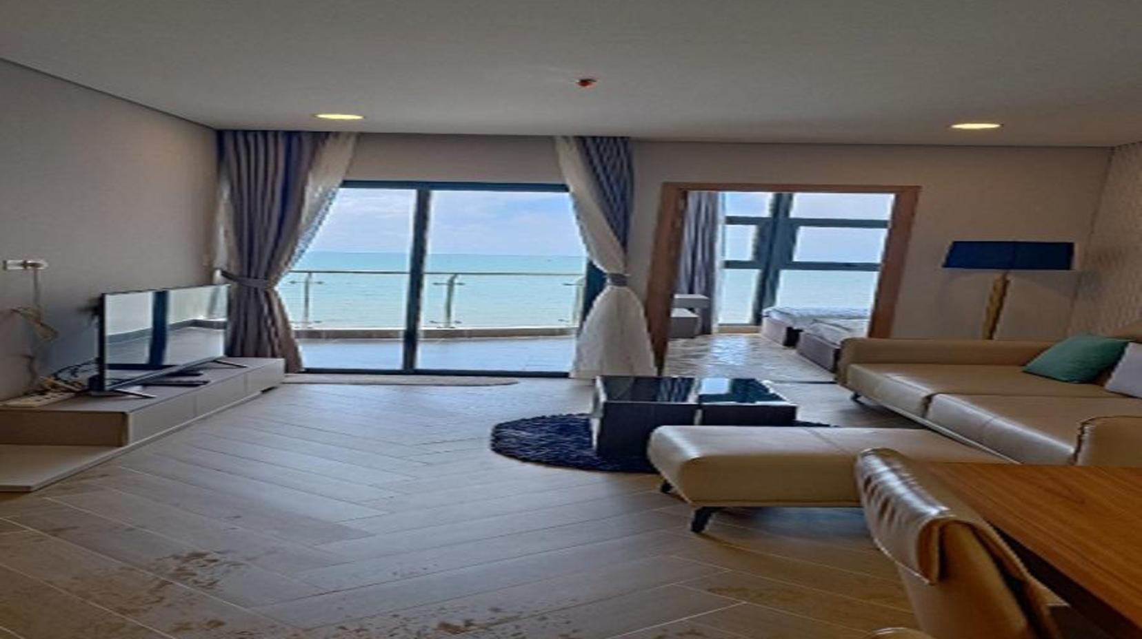 Two-Bedroom Ocean View Apartment - Guestroom