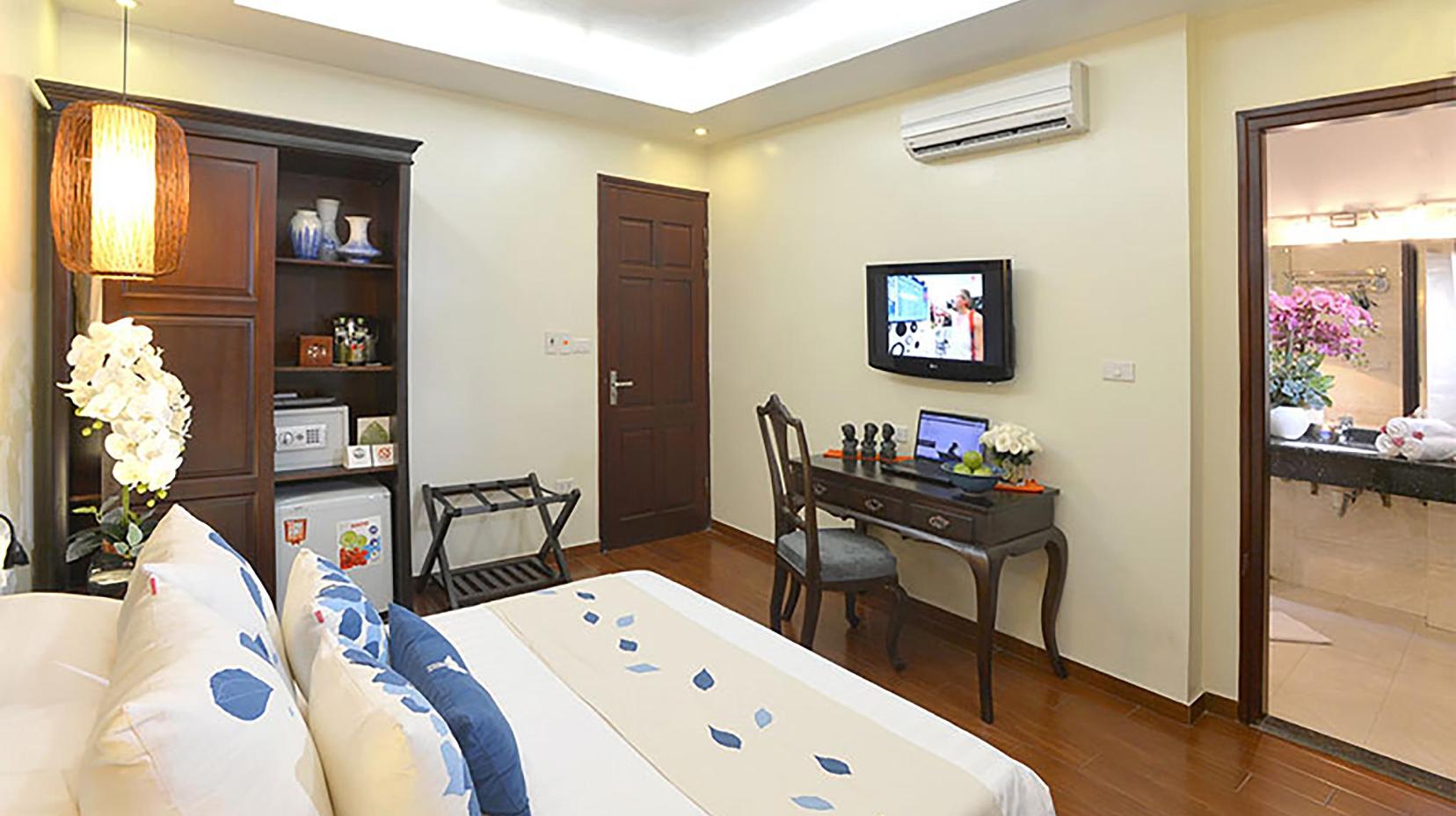 Double Room Balcony - Bedroom