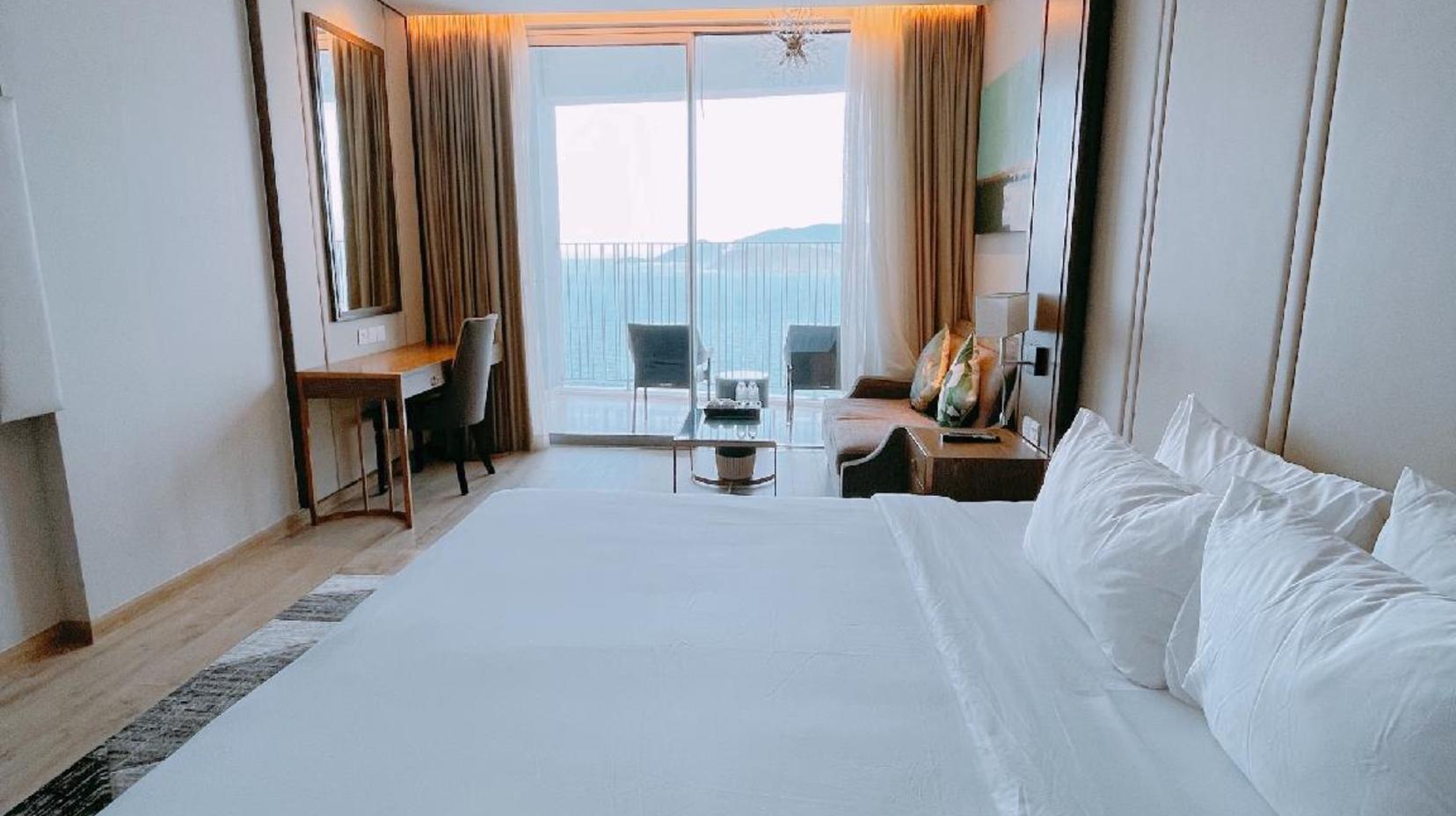 Deluxe Ocean View - Bed