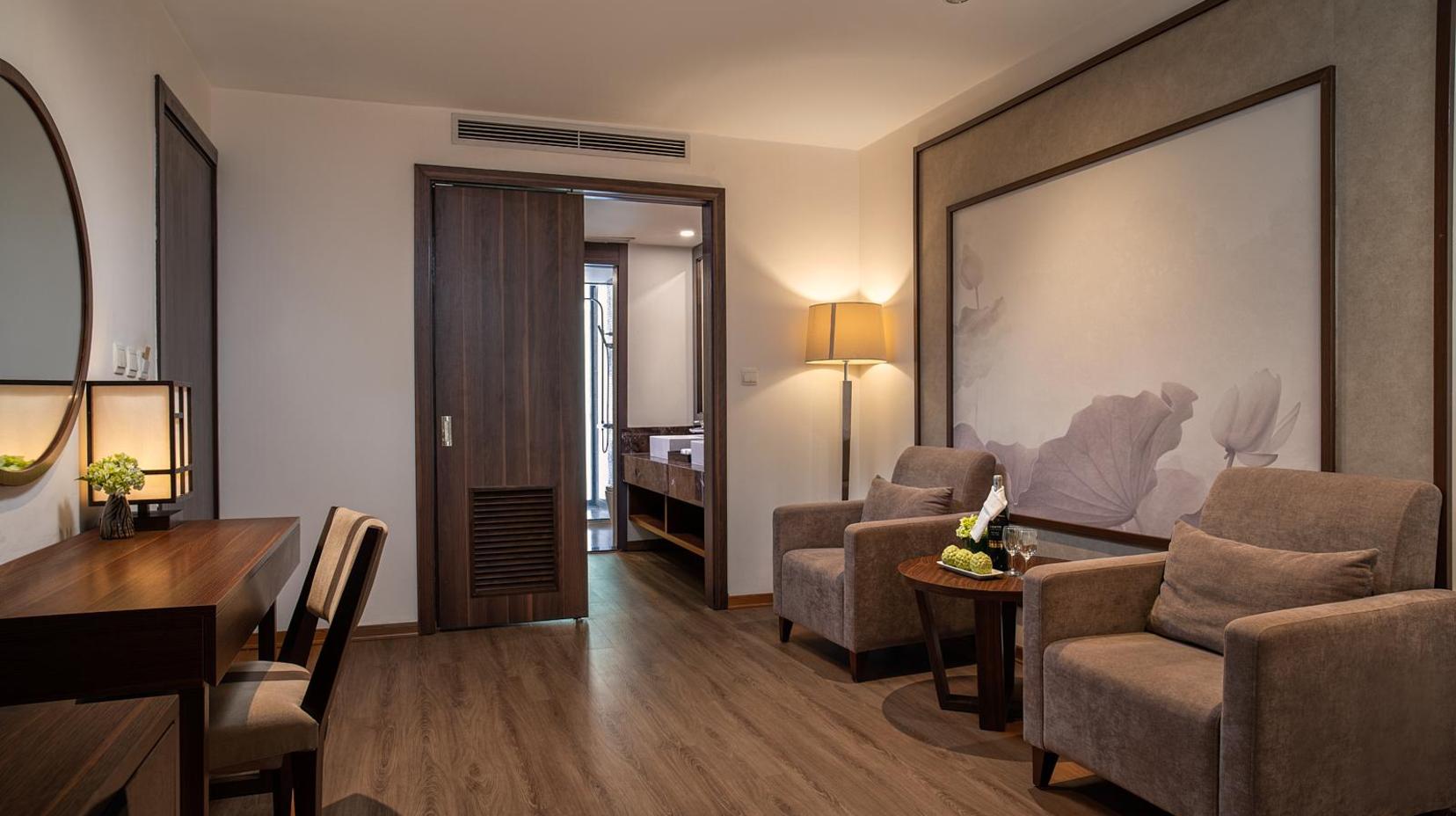 Lake View Suite - Amenity (Guest room)