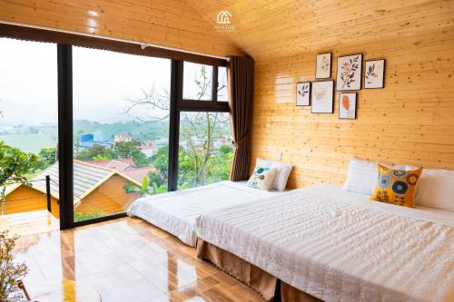 Family Room with Mountain View