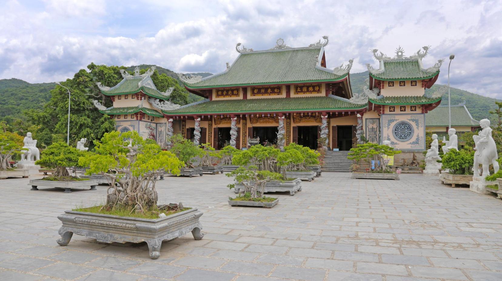 Phap Lam Pagoda - 1.14 km from property