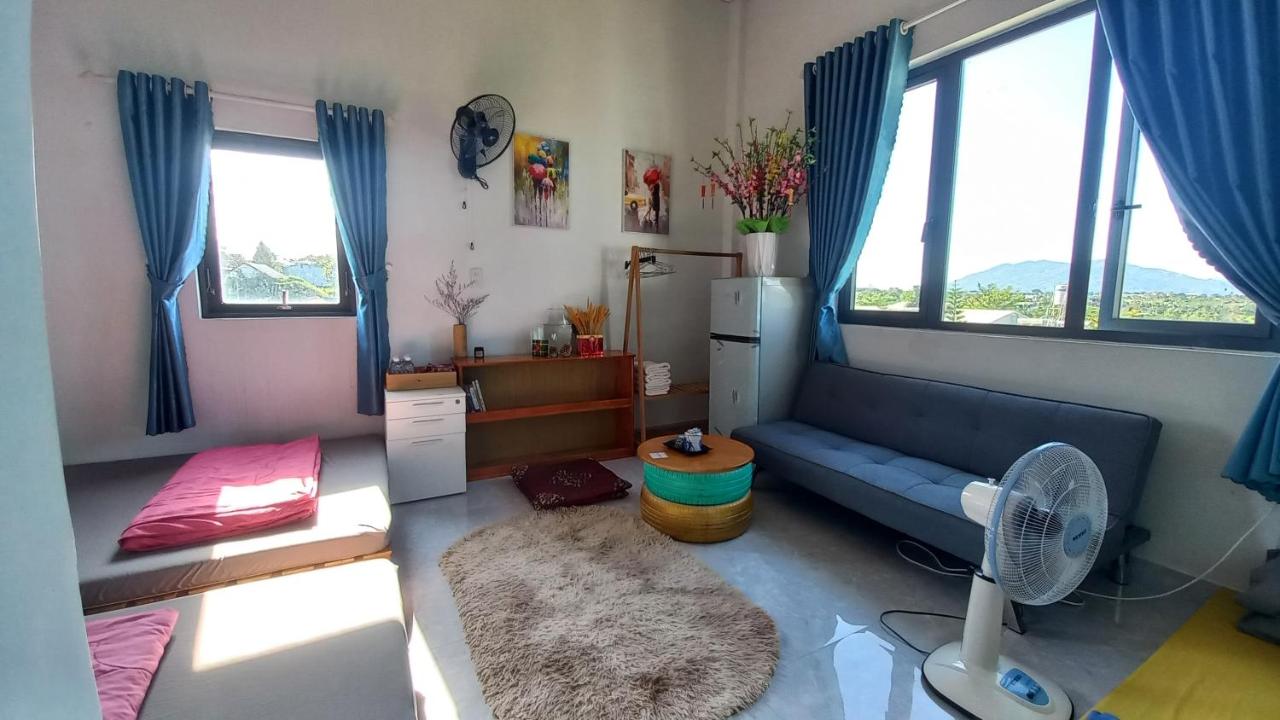 Family Room with Garden View