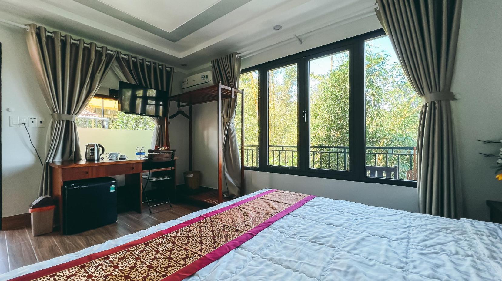 Superior Double with Balcony - Bed