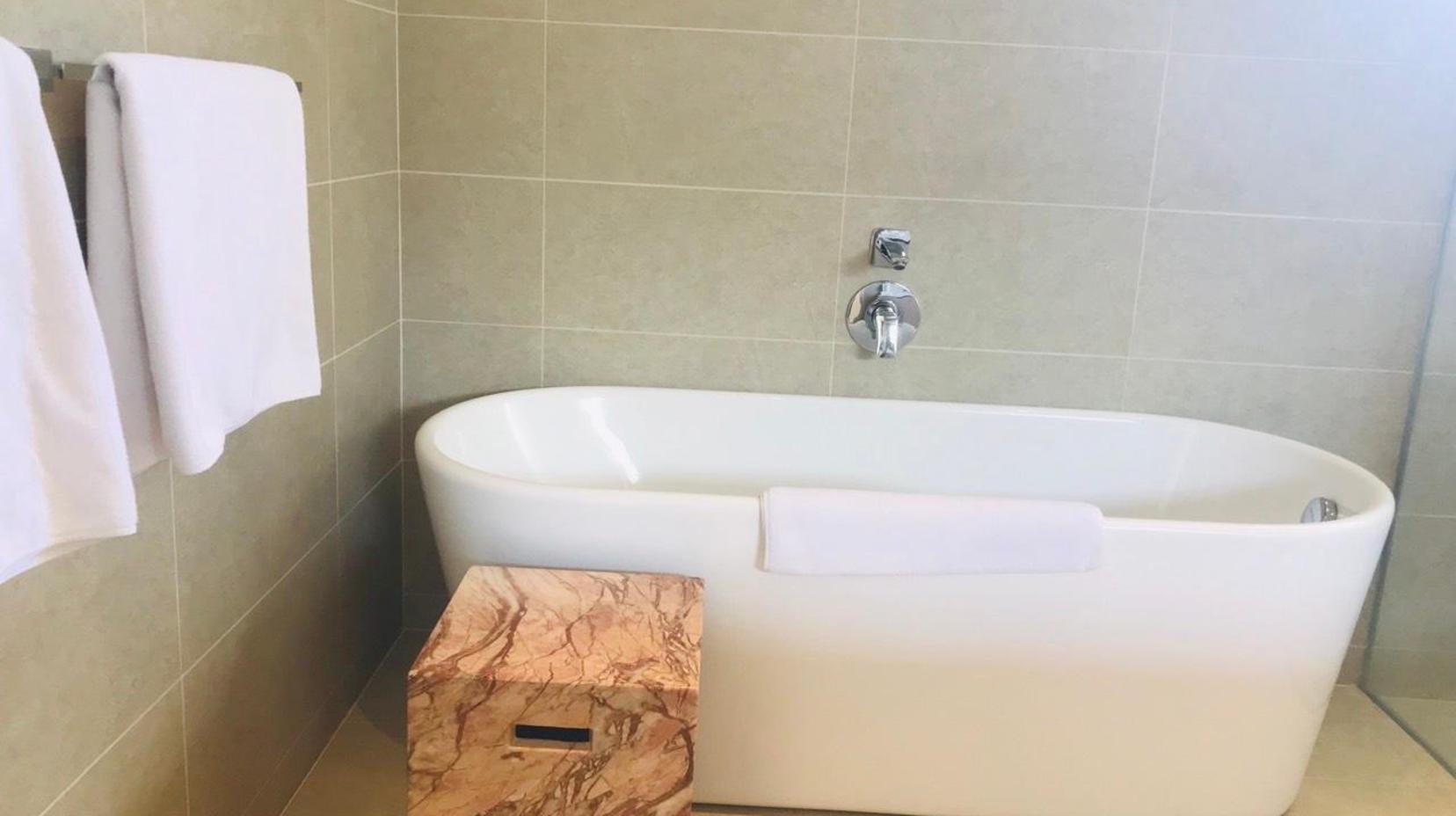 Bathtub