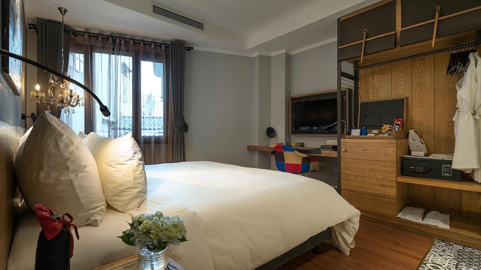 Trendy Deluxe Double or Twin Room - View