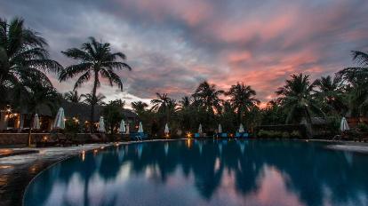 Swimming pool [outdoor]