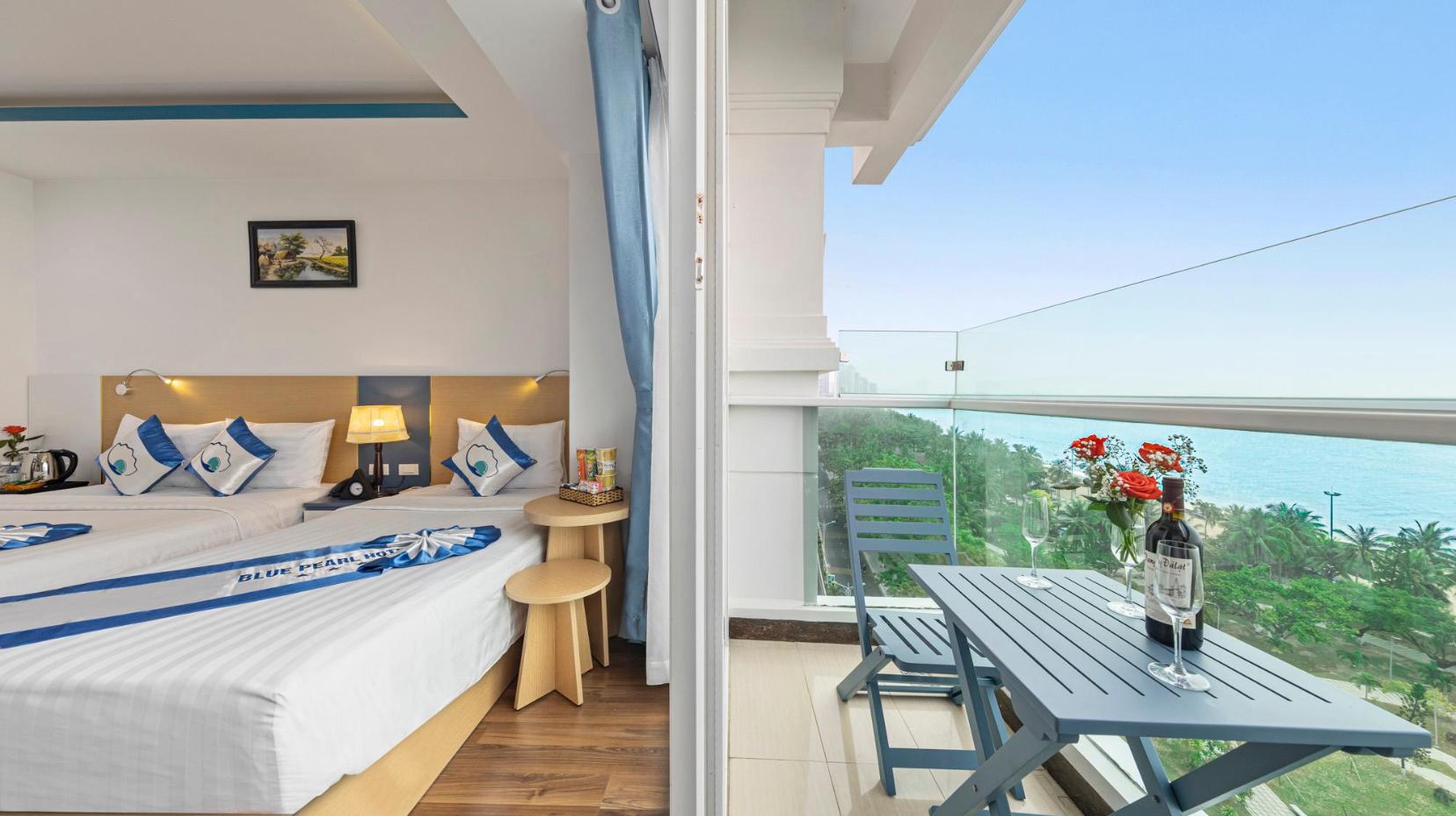 Deluxe Sea View Room with Balcony - Bedroom