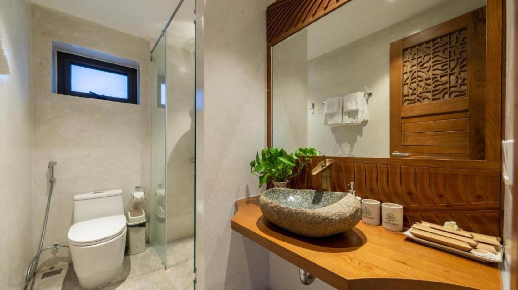 Penthouse with Private Garden - Bathroom