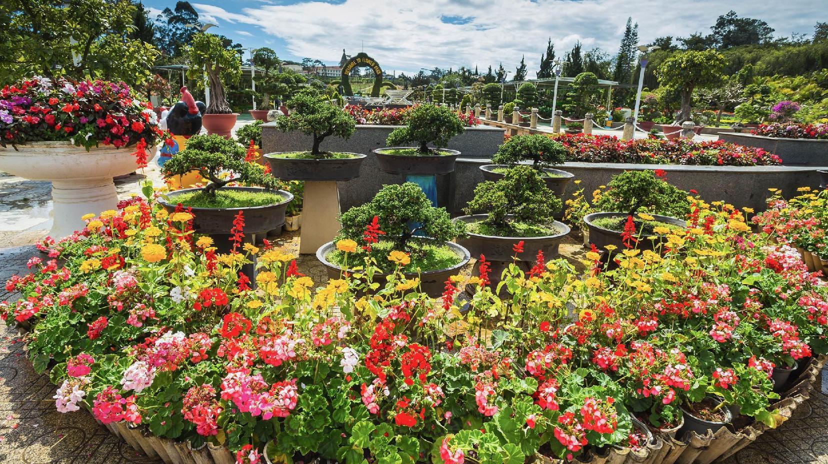 Dalat Flower Park - 1.94 km from property