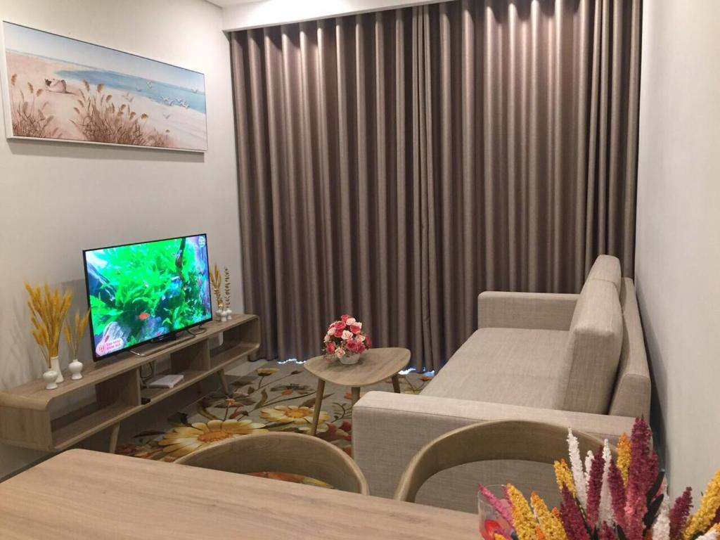 Shared lounge/TV area