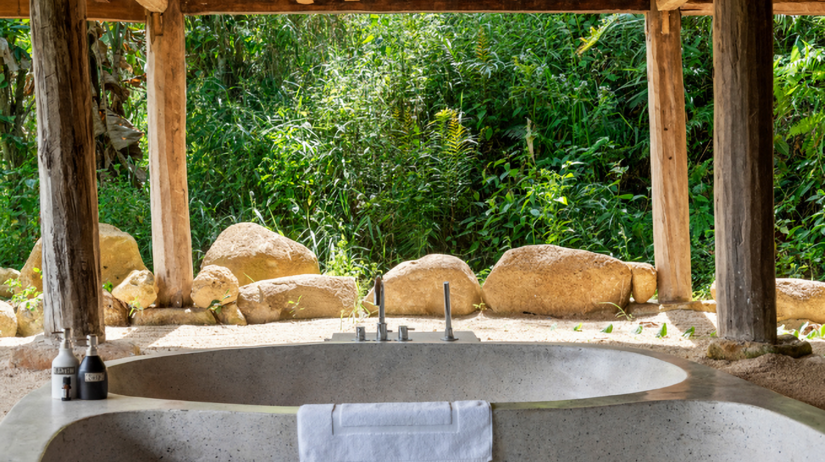 House for 2 Adults - Bathtub