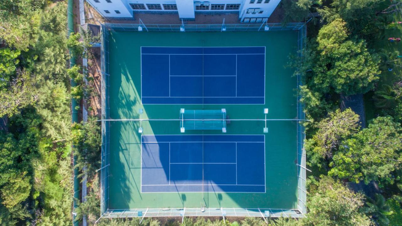 Tennis court