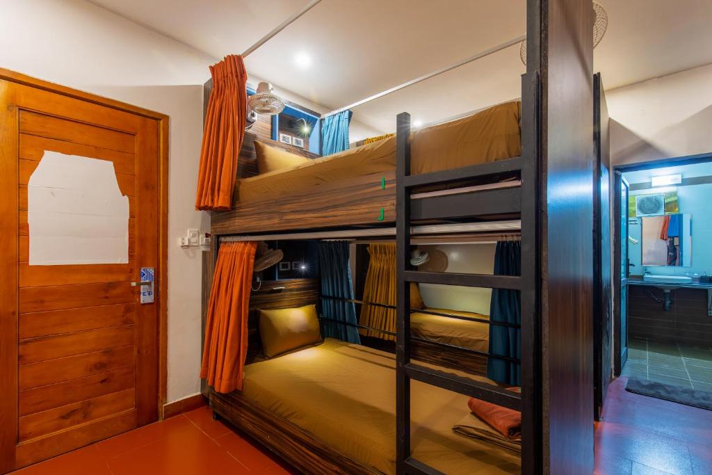 Bed in 8-Bed Mixed Dormitory Room